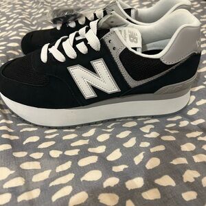New Balance Black and White Platform Trainer Sneakers size 10.5 NWOB